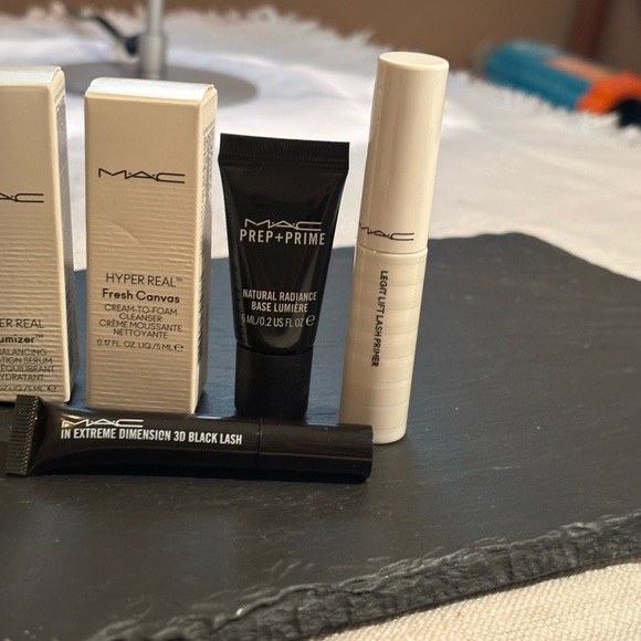 MAC Cosmetics - SAMPLES - Picture 4 of 4